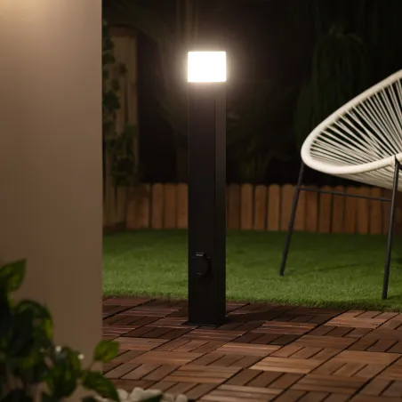 Borne noire 74cm avec prise courant 220v-ip44-potelet balisage extérieur culot e27-moderne