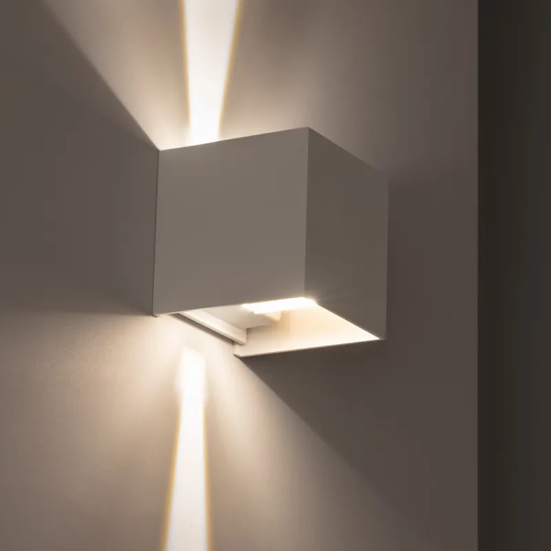 Applique extérieur led 6w-380 lumens 3000k cube blanc angle ajustable mural ip44