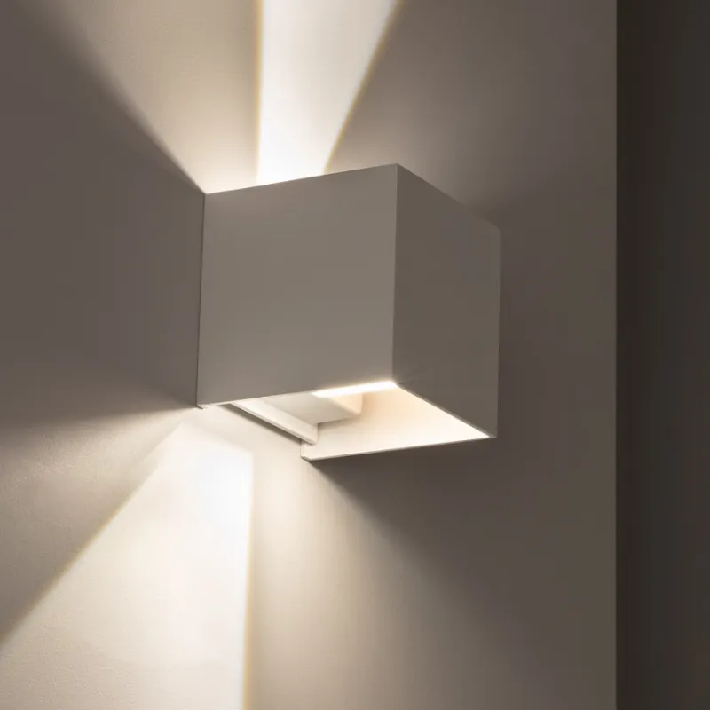 Applique extérieur led 6w-380 lumens 3000k cube blanc angle ajustable mural ip44