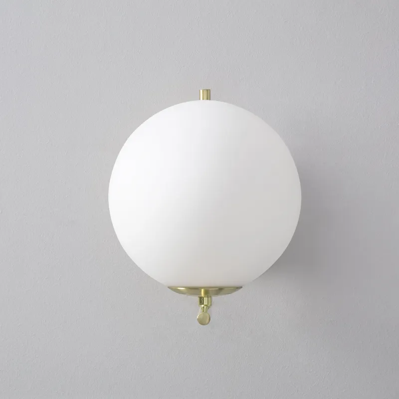 Applique murale boule blanche culot e14 métal doré