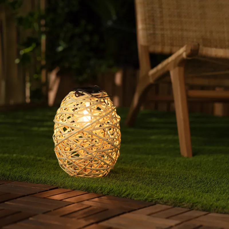 lampe-a-poser-solaire-etanche-rotin-exterieur-nomade-lumineuse