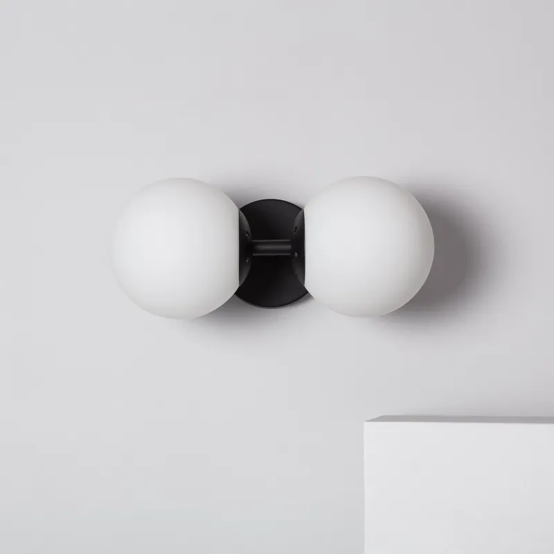 Applique murale noire double boule blanches culot e27