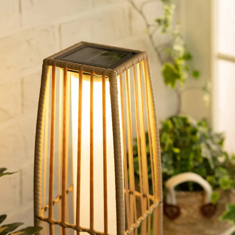 lampadaire-solaire-etanche-exterieur-rechargeable-nomade-lumineux-bali