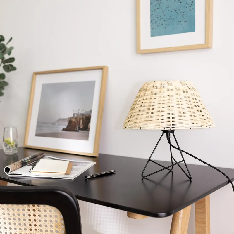 lampe-a-poser-abat-jour-rotin-noire-ou-blanche