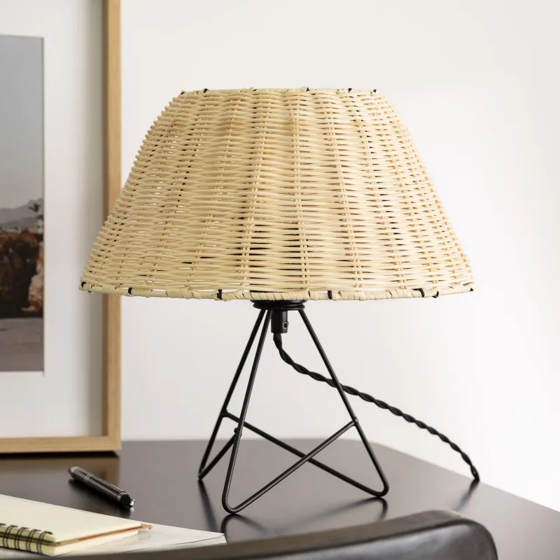 lampe-a-poser-abat-jour-rotin-noire-ou-blanche