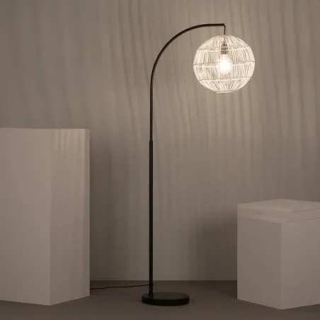 lampadaire-a-poser-metal-noir-culot-e27-boule-rotin-suspendu
