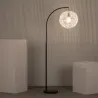 lampadaire-a-poser-metal-noir-culot-e27-boule-rotin-suspendu