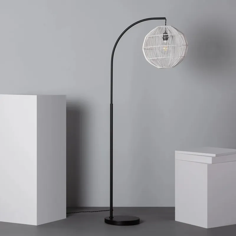 lampadaire-a-poser-metal-noir-culot-e27-boule-rotin-suspendu