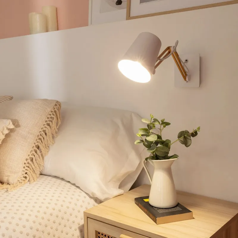 lampe-a-poser-metal-dore-et-boule-culot-e14