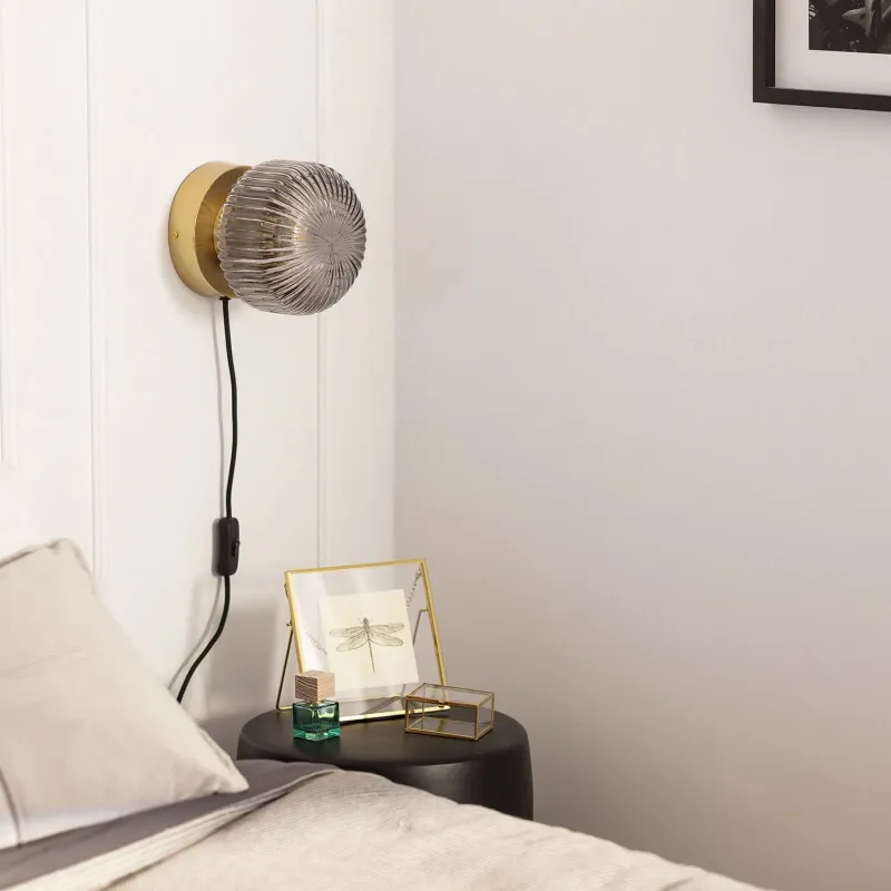 plafonnier-metal-dore-et-cloche-verre-culot-e27-interieur-reflecteur