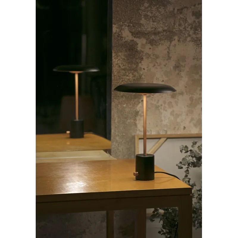 HOSHI Lampe de table noire et cuivre brossée