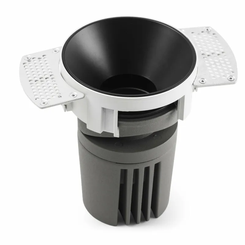 DEEP78 Encastrable rond sens cadre noir 15° 2700K