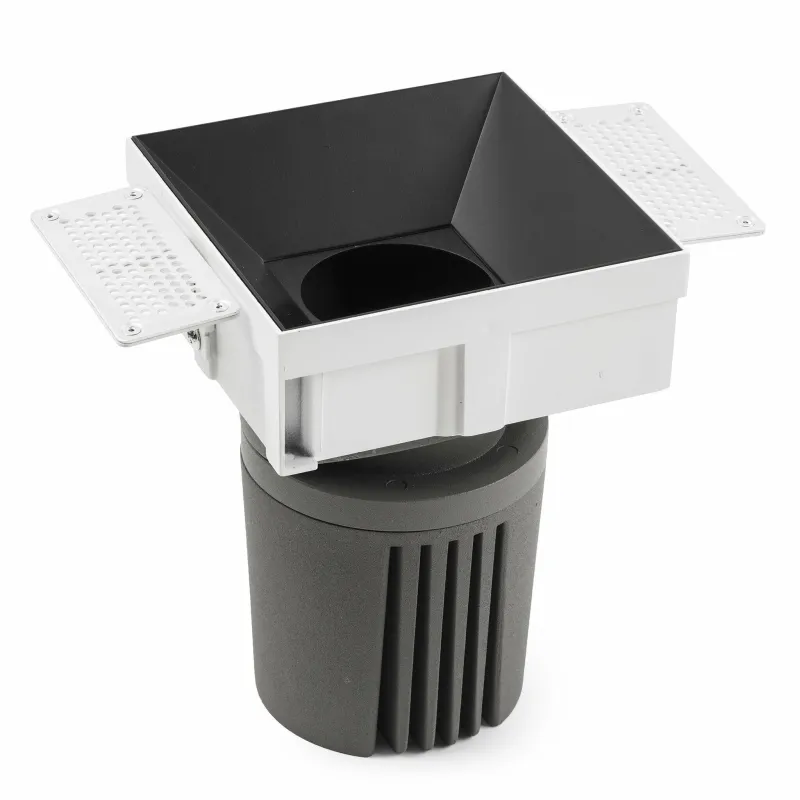 DEEP90 Encastrable carré sens cadre noir 36° 4000K CRI95 stripy