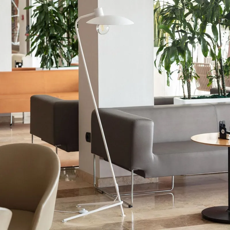 lampadaire-sur-pied-metal-blanc-culot-e27-