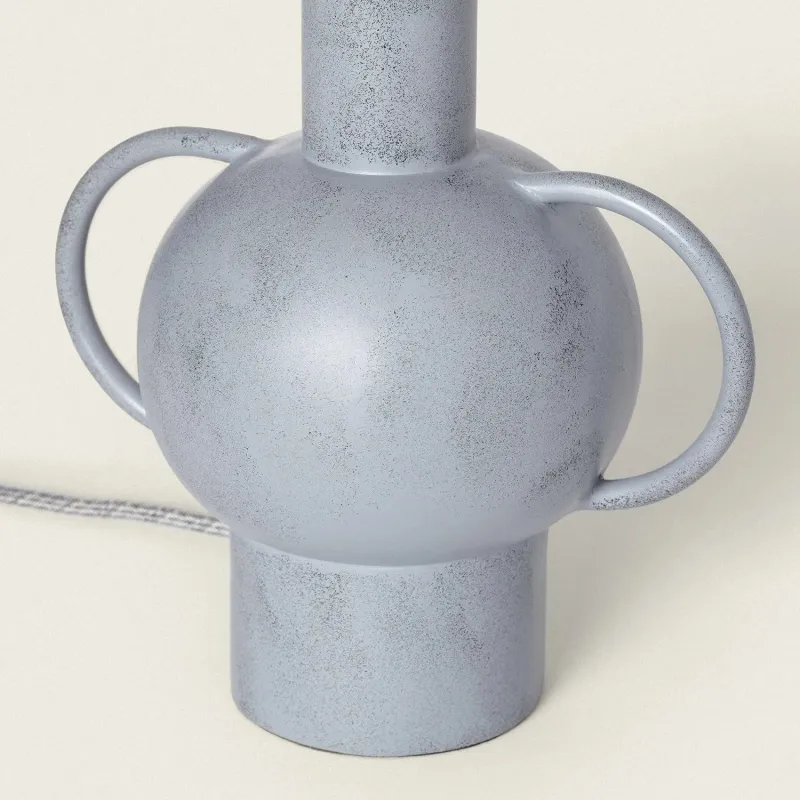 lampe-a-poser-resine-gris-et-abat-jour-culot-e27