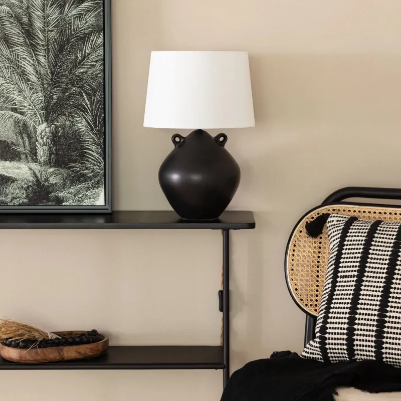 lampe-a-poser-ceramique-noire-et-abat-jour-blanc-culot-e27