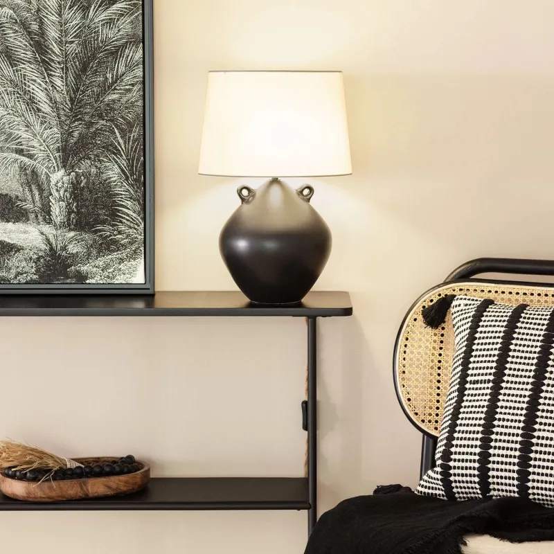 lampe-a-poser-ceramique-noire-et-abat-jour-blanc-culot-e27