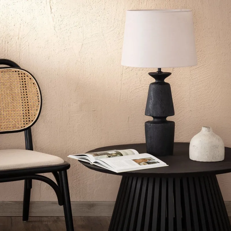 lampe-a-poser-bois-noir-et-abat-jour-tissu-