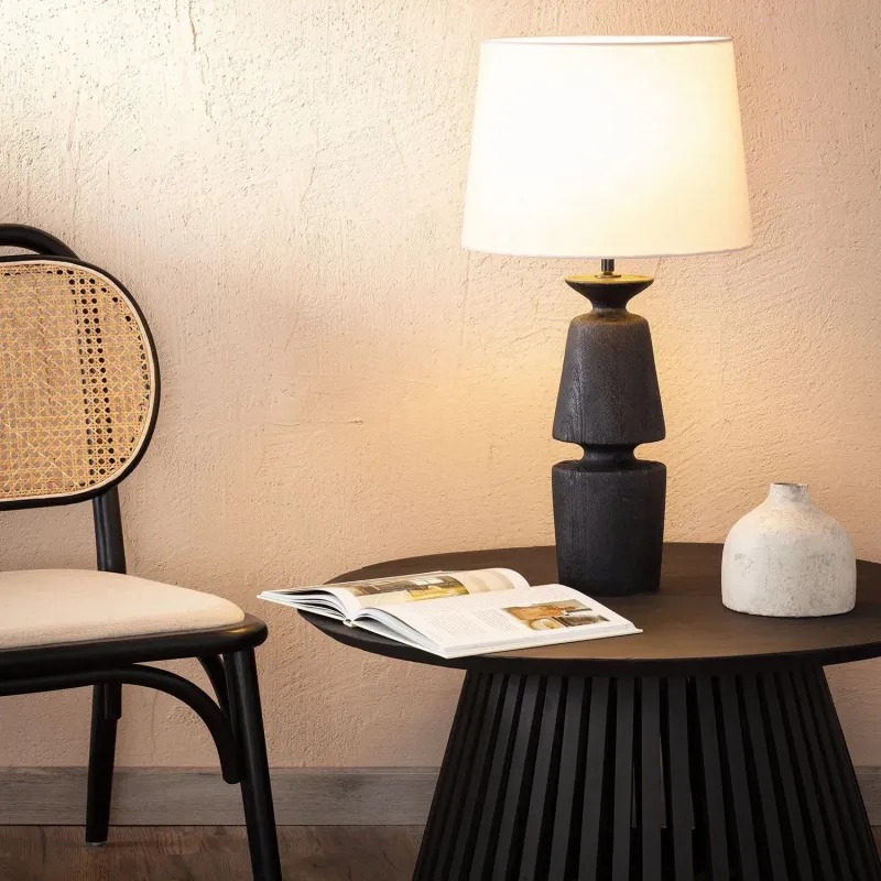lampe-a-poser-bois-noir-et-abat-jour-tissu-