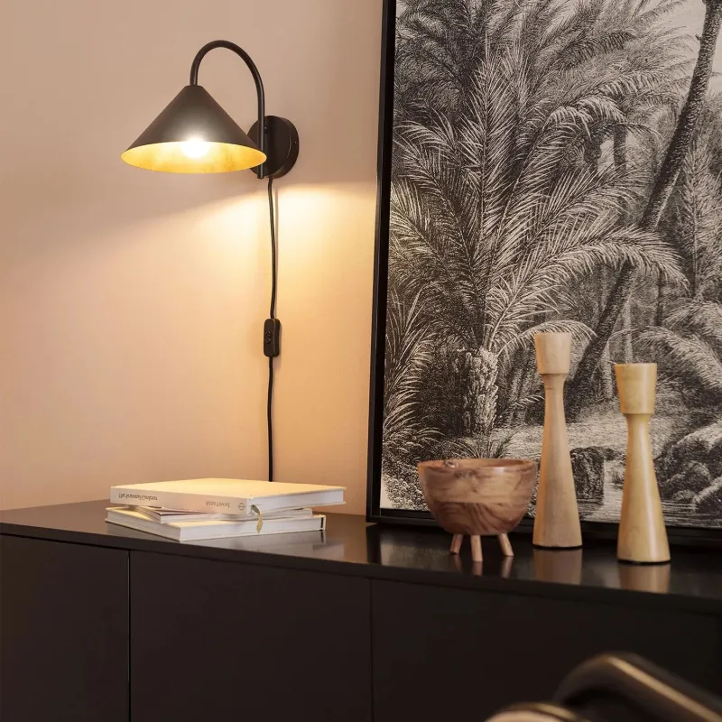 applique-murale-avec-interrupteur-metal-dore-et-noir