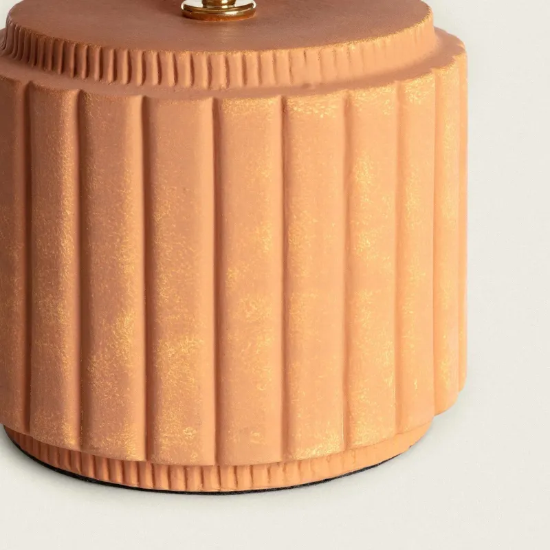 lampe-a-poser-ceramique-et-abat-jour-rafia