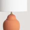 lampe-a-poser-terre-cuite-et-fonte-et-abat-jour-tissu-blanc