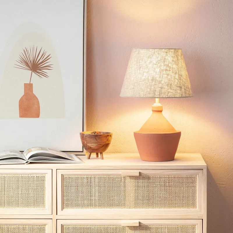 lampe-a-poser-terre-cuite-et-fonte-et-abat-jour-tissu-blanc
