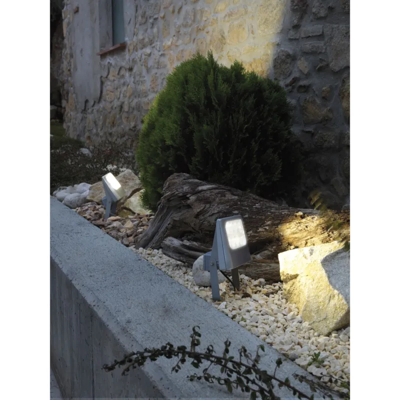 projecteurs-projecteur-base-piquet-tilt-berlin-ip54-led-smd-8x3w-993lm-cri80-4100k-gris