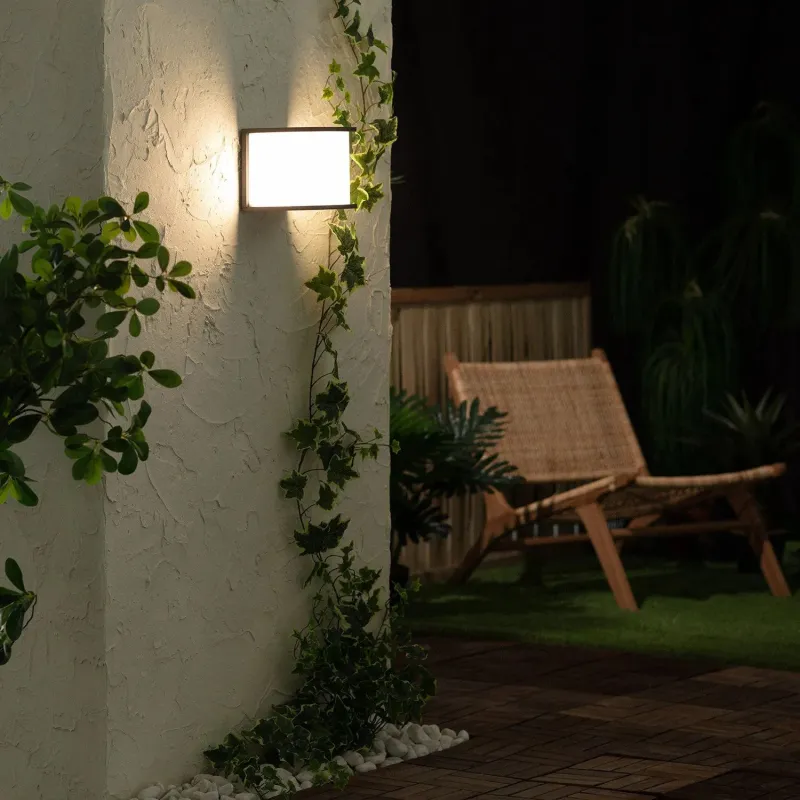 applique-exterieur-cube-noir-interieur-culot-e27-ip54-220v