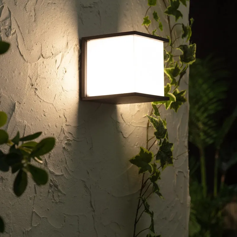 applique-exterieur-cube-noir-interieur-culot-e27-ip54-220v