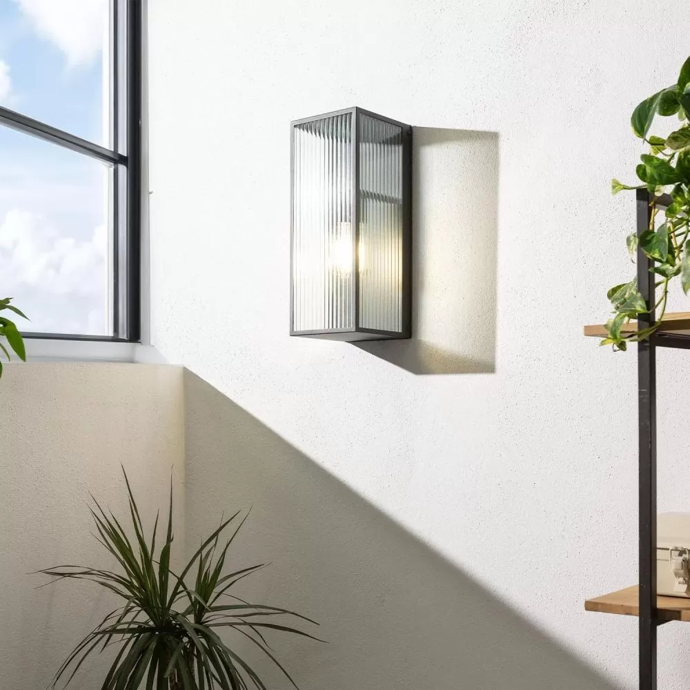 applique-murale-noire-culot-e27-ip44-220v