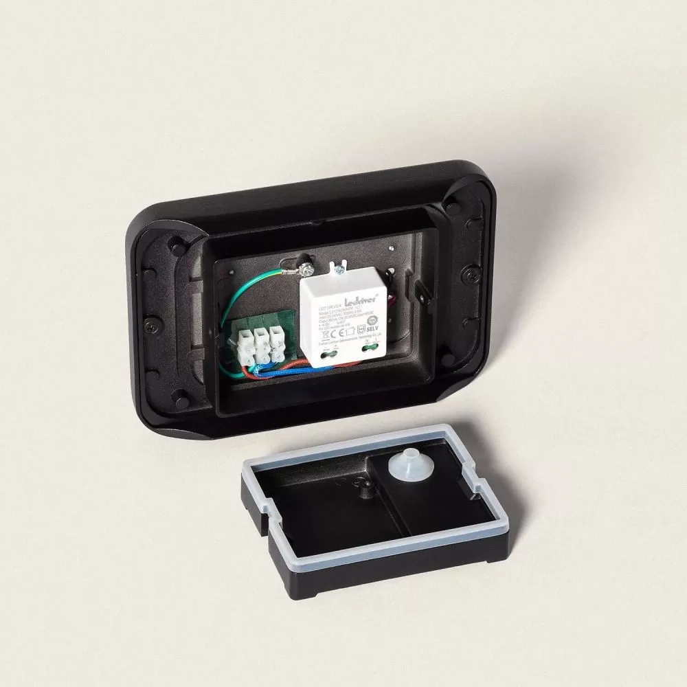 applique-exterieure-led-8w-noire-700-lumens-ip54