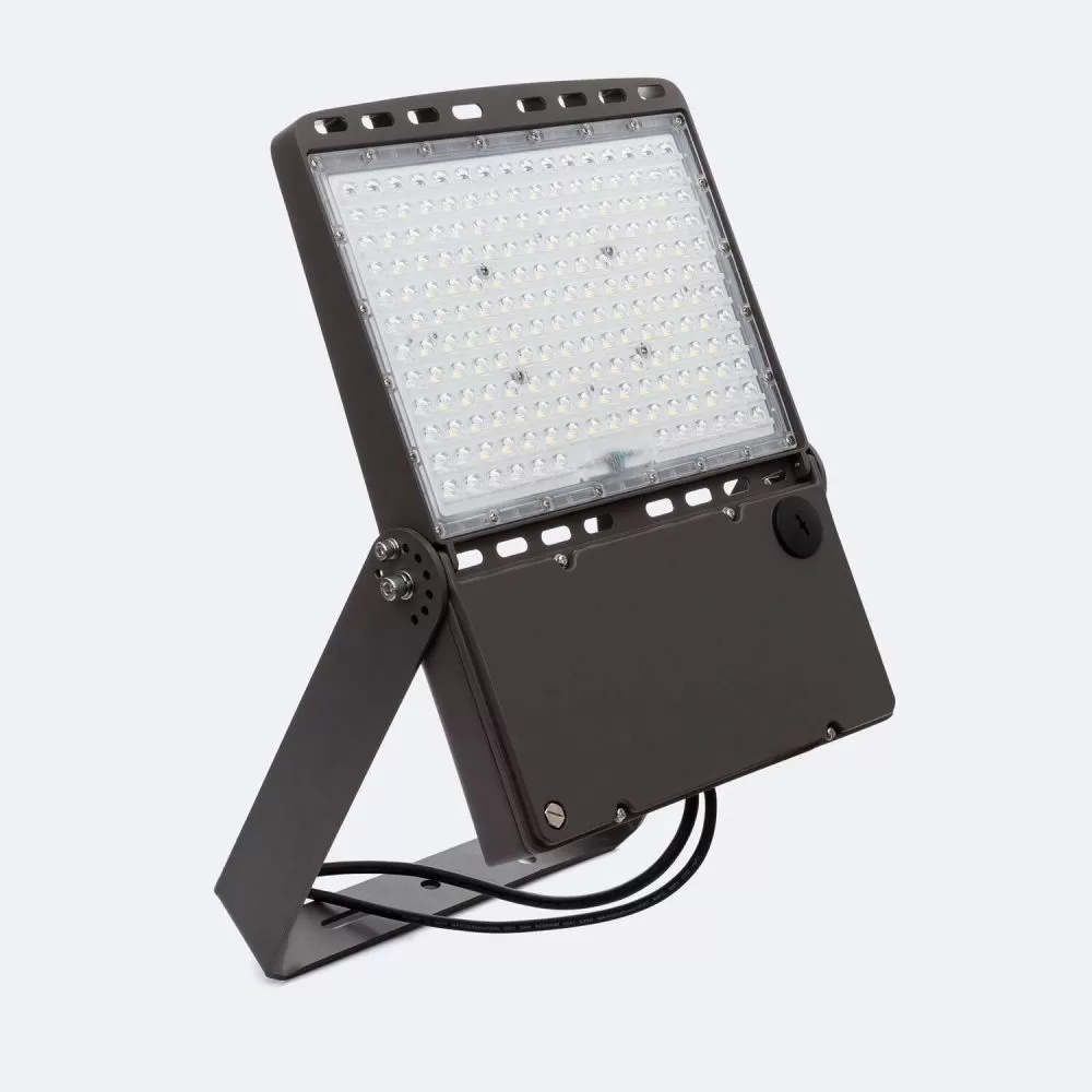 projecteur-led-100w-variable-1-10v-asymetrique-16000-lumens-ip66-professionnel