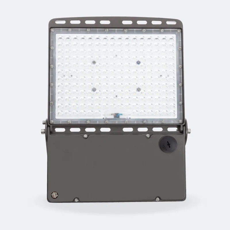 projecteur-led-240w-variable-1-10v-asymetrique-38500-lumens-ip66-professionnel