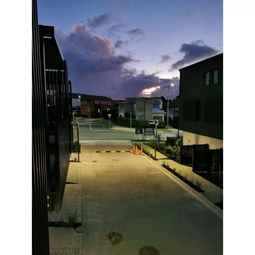 tete-de-mat-solaire-led-a-detecteur-atacama-gris-anthracite-ip65-90cm-2765lm-3000k