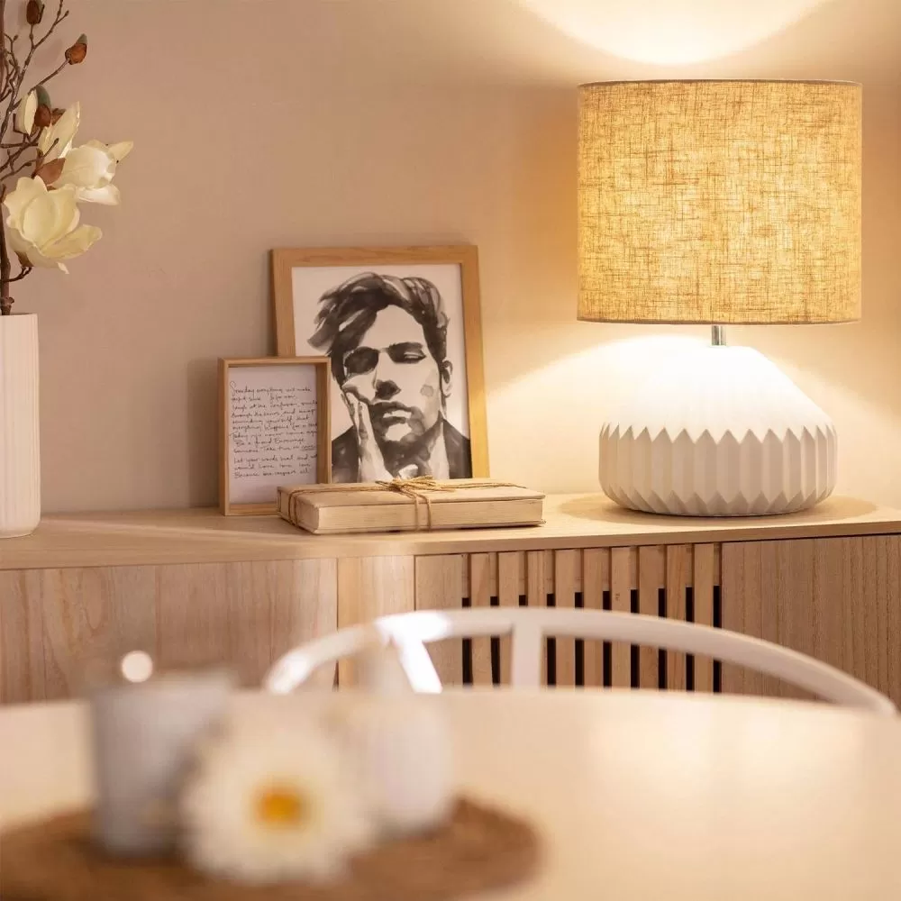 lampe-de-table-ceramique-blanche-abat-jour-beige-culot-e27-