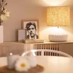lampe-de-table-ceramique-blanche-abat-jour-beige-culot-e27-