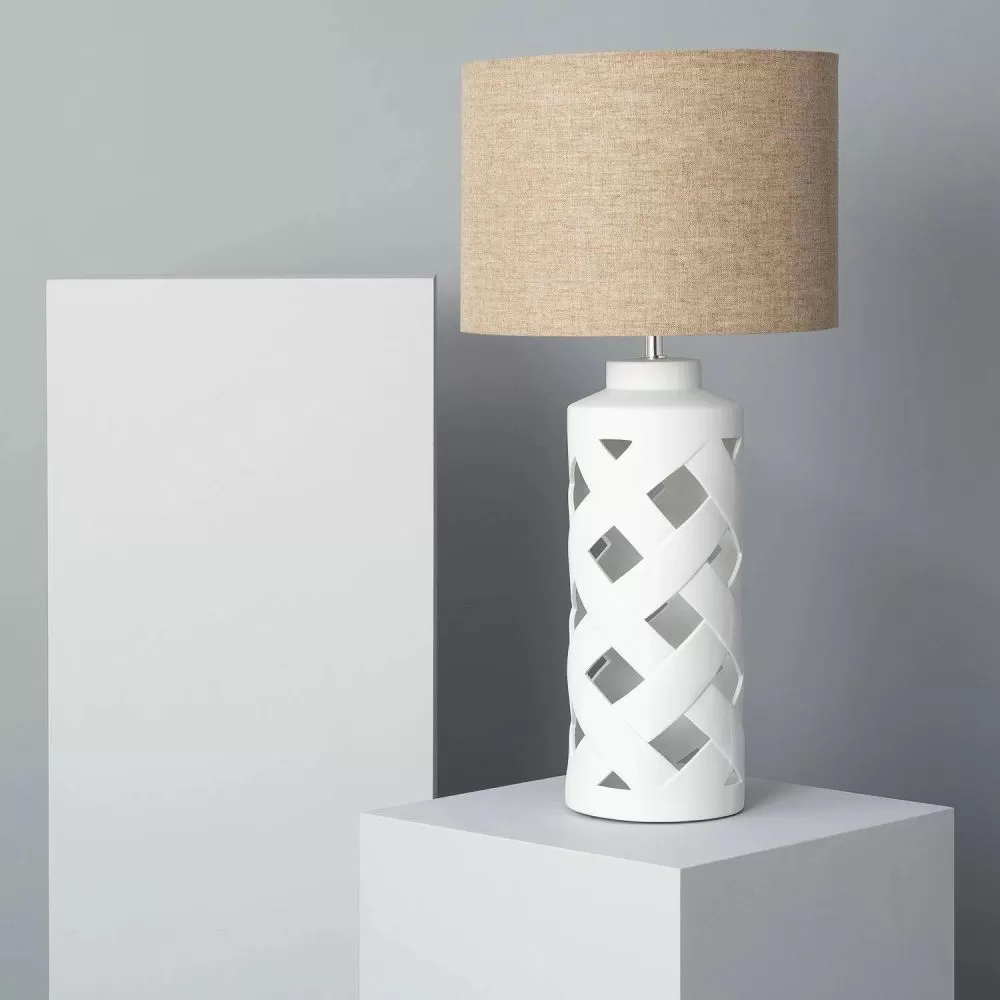 lampe-de-table-ceramique-blanche-abat-jour-beige-culot-e27-