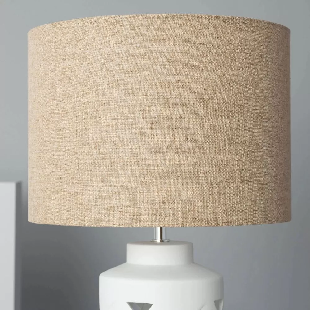 lampe-de-table-ceramique-blanche-abat-jour-beige-culot-e27-