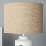 lampe-de-table-ceramique-blanche-abat-jour-beige-culot-e27-