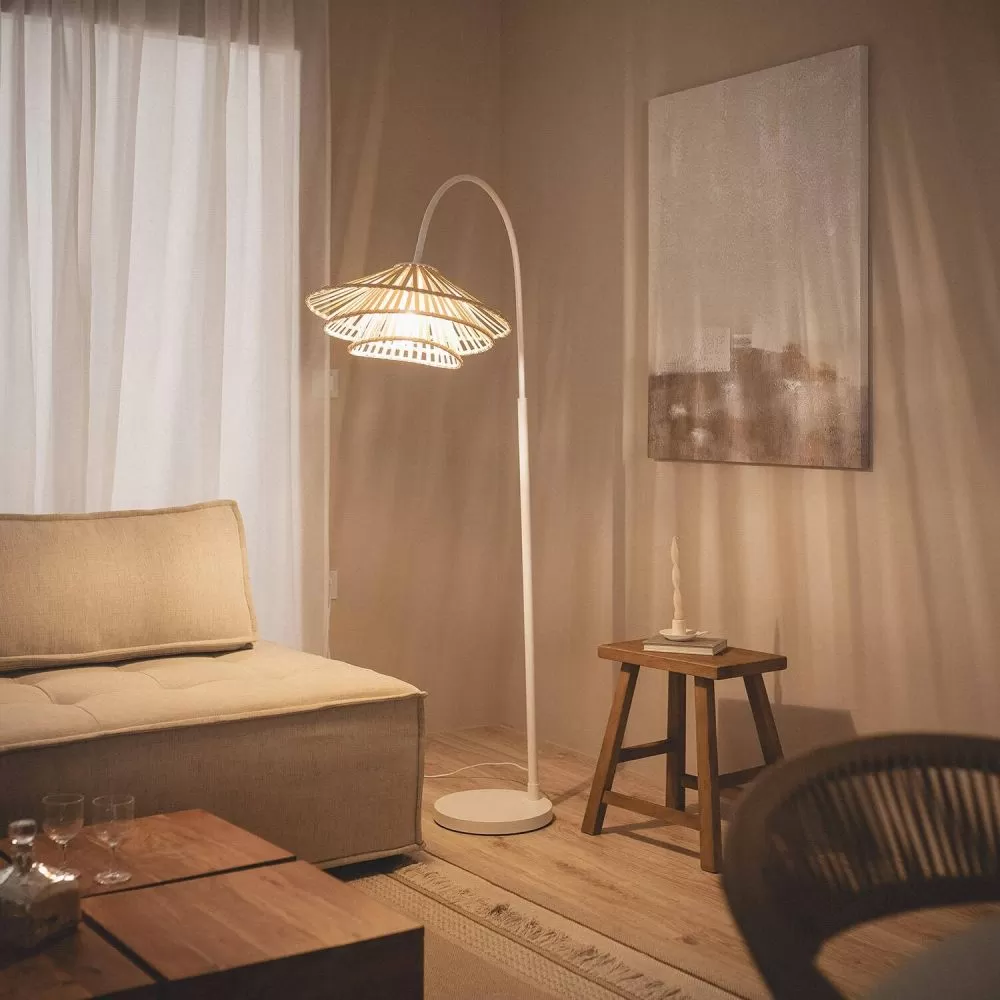 lampadaire-sur-pied-abat-jour-bambou-culot-e27-pied-blanc