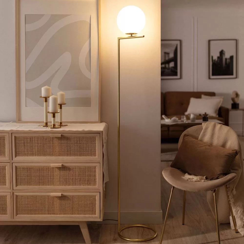 Lampadaire moderne acier doré 165cm culot e27 boule 20cm