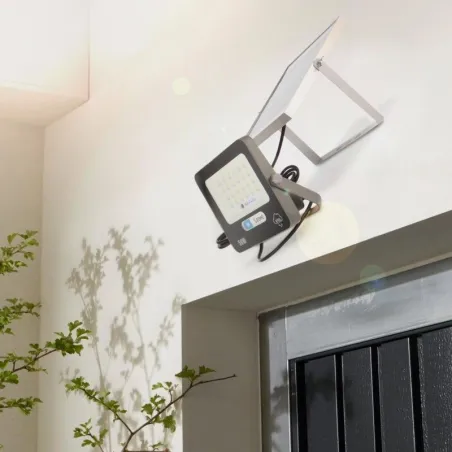 -projecteur-led-solaire-200w-6000k-ip65-panneau-deporte