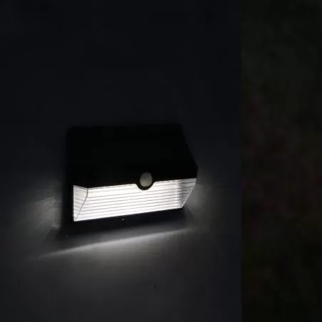 applique-projecteur-led-solaire-10w-cct-1000-lumens