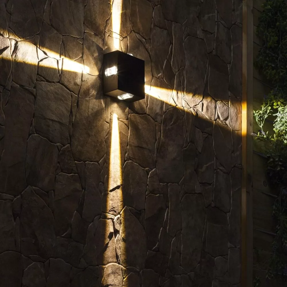 applique-murale-exterieur-carre-etanche-ronde-4-faisceau-led