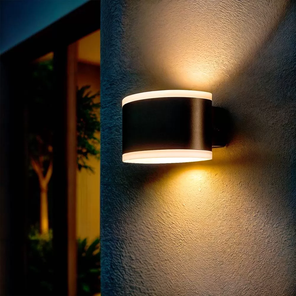 applique-exterieure-led-8w-noire-700-lumens-ip54
