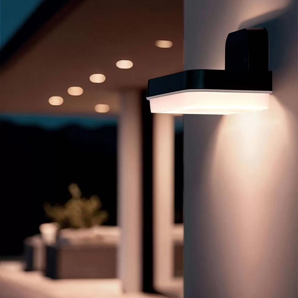 applique-exterieure-led-8w-noire-700-lumens-ip54
