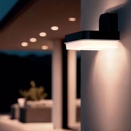 applique-exterieure-led-8w-noire-700-lumens-ip54