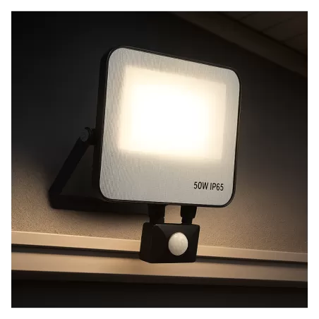projecteur-led-detecteur-de-mouvement-pir-50w-6200-lumens-4000k