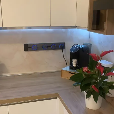 multiprise-murale-sur-rail-50cm-32a-modulaire-et-extra-platepour-cuisine-salon-ilot-central-et-bureau